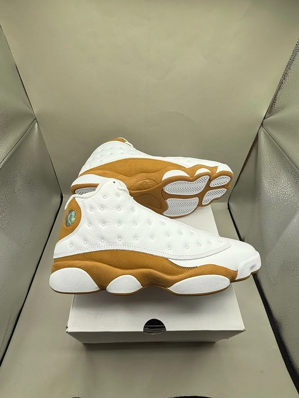 Authentic 2023 Jordan 13 Retro Wheat Men Size 10.5 Brand New